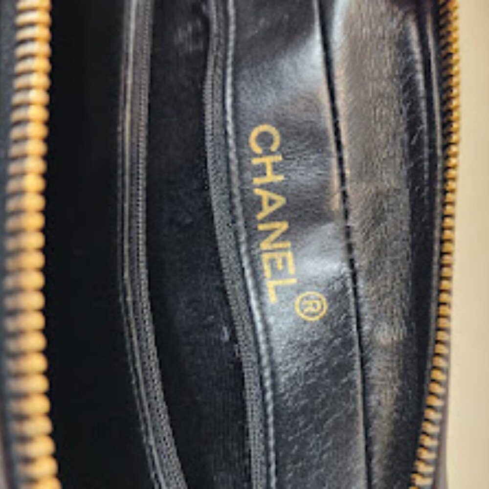 Chanel 1994-1996 quilted lambskin shoulder. Dark Brown. Slight fade on hardware - Picture 9 of 16